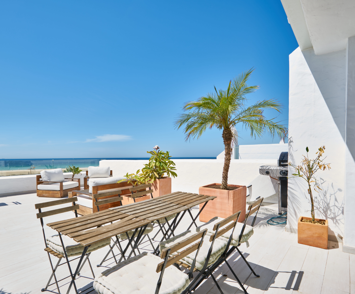 Zona exterior del apartamento de Las Cañas en Tarifa, project management de Sixfold