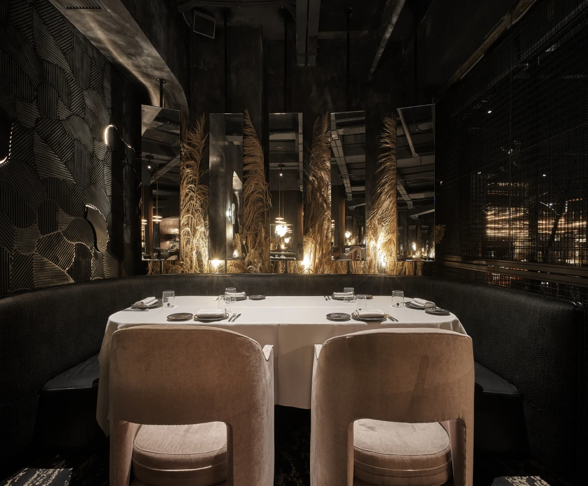 Interior restaurante Leña en Madrid diseñado por Sixfold