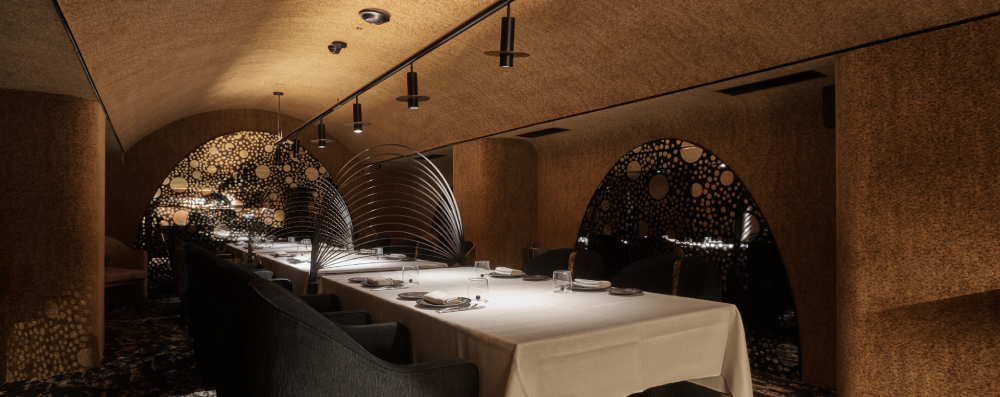 Diseño interior de una sala del restaurante Leña en Madrid realizado por Sixfold