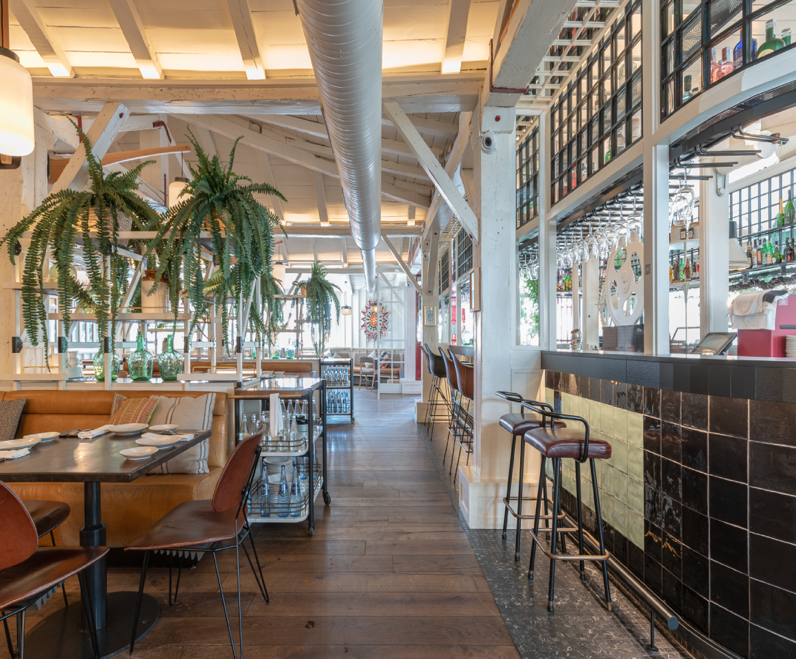 Interior de la zona comedor del restaurante Lobito de Mar en Marbella