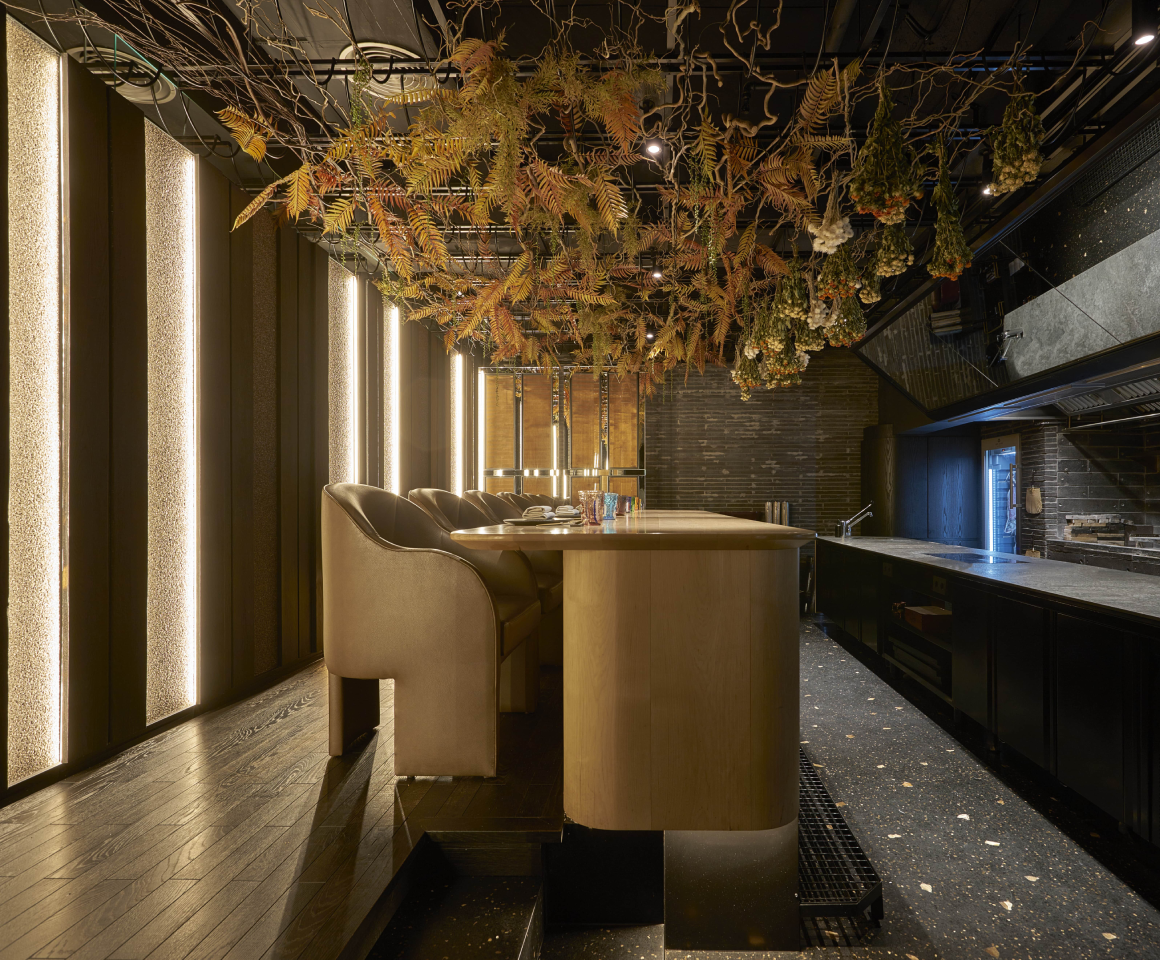 Diseño interior del restaurante Smoked Room en Madrid bajo el project management de Sixfold